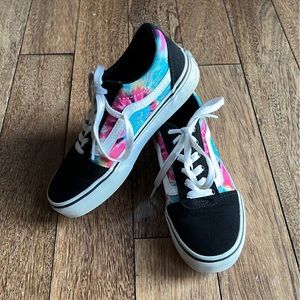 Girls Vans Off the Wall Black and tie dye size 1